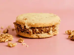 Alfajor de nuez grande
