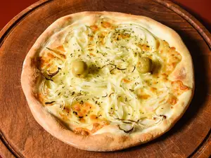 Fugazzeta con provolone Ind.
