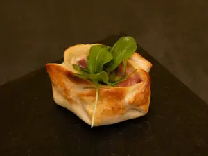 Canast de jamón crudo y rúcula