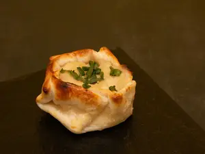 Canasti pollo con salsa blanca
