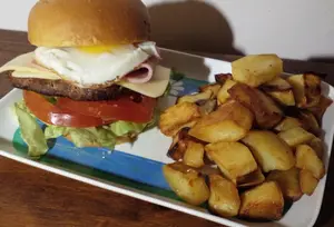 Hambur lechuga ,tomate y papas