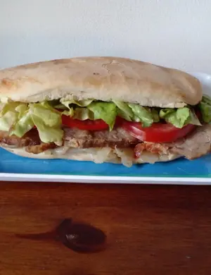 Sanw cuadril lechuga y tomatee
