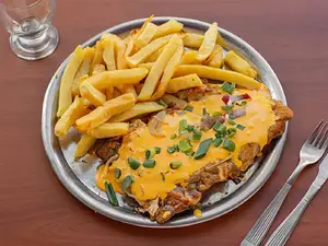 Milanesa cheddar c/ fritas