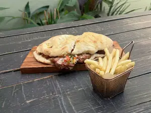 Sándw bondiola c/ papas fritas