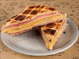 Tostado de jamón y queso