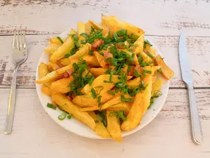 `papas cheddar panceta verdeo