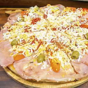 Pizza Jamón Tomate y Huevo