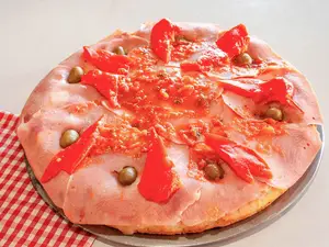 Pizza Jamón y Morrón