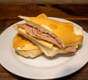 Sándwich matambre y queso