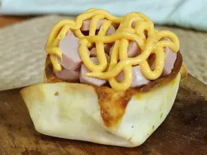 Canastita cheddar y salchicha
