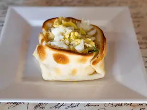 Canastita muzzarella y huevo