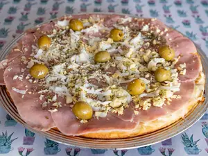 Jamón y huevo grande