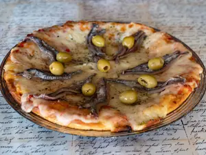 Muzzarella con anchoas chica
