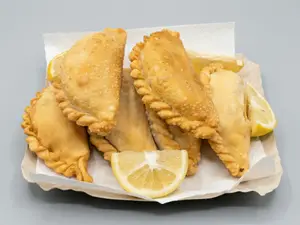12 empanadas + tinto lopez