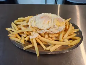 PAPAS FRITAS + 2 HUEVOS FRITOS