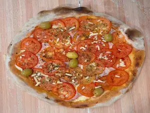 Pizza napolitana con jamón