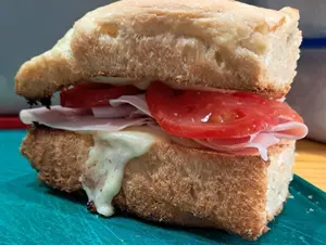 Jamon, muzzarella y tomate