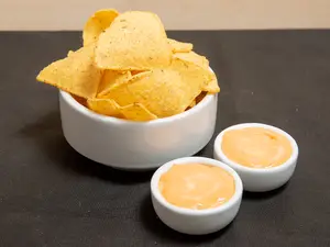 Nachos con cheddar
