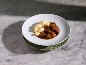 Goulash Con Ñoquis De Semola