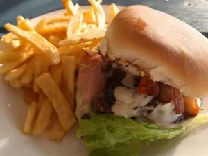 Chivito canadiense