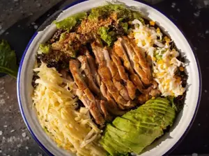 Ensalada Caesar con pollo