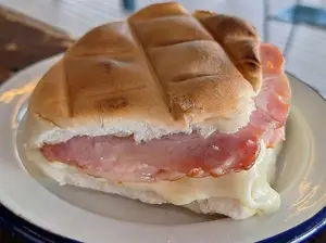 Tostado de lomito y queso