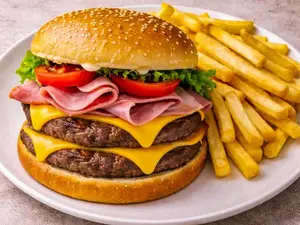 Hamburguesa doble con papas