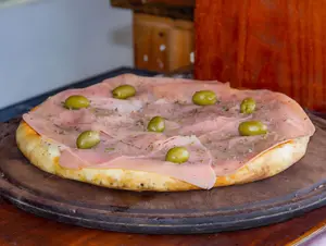 Pizza con jamón grande