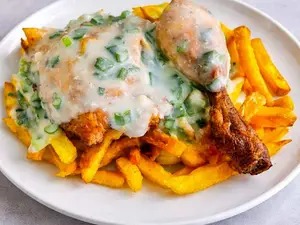 Pollo al verdeo con papas
