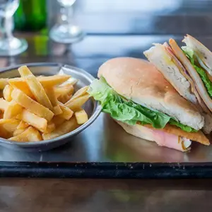 Sándwich De Milanesa Completo C Papas