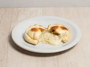 Empanada de cebolla y queso