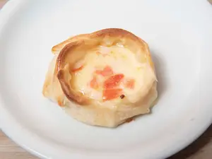 Empanada de tomate y muzzarella