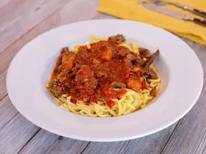 Fideos caseros con salsa