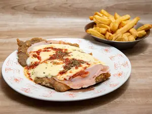 Milanesa napolitana con fritas