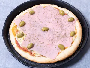 Pizza con jamón