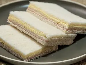 Sandwich de jamón y queso x 6u