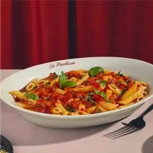 Penne rigate tomate y albahaca