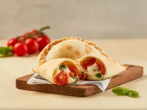 Empanada de caprese