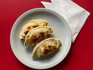 Empanada calabreza y provolone