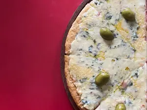 Pizza muzarella con provolone