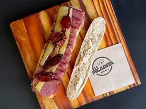 Sándwich de Pastron