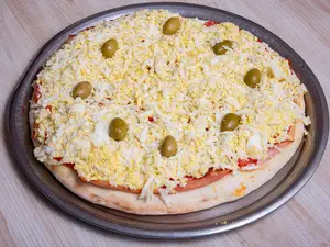 Pizza con huevo a la piedra
