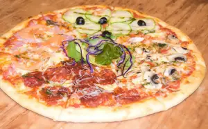 Pizza cuatro estaciones a la piedra grande