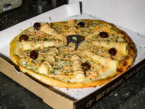 Pizza palmitos a la piedra