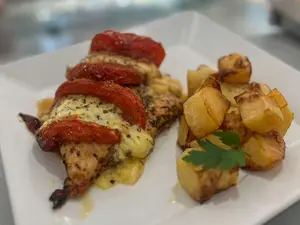 Pechuga rellena c/papas al horno