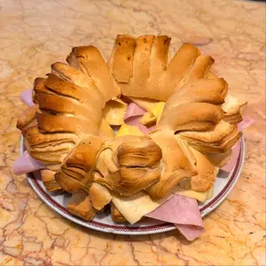 Cremona rellena jamòn y queso