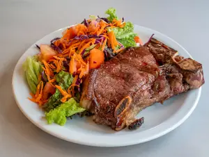 Bife ancho con guarnición