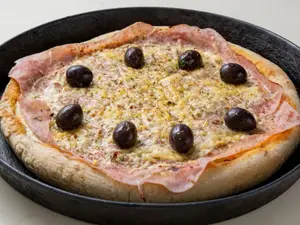 Pizza jamon y provolone