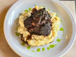 Roast beef braseado con puré