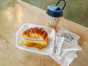 Café con medialuna jyq